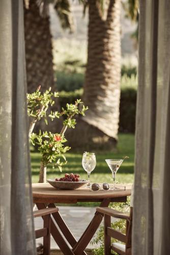 Yria Island Boutique Hotel & Spa - image 9