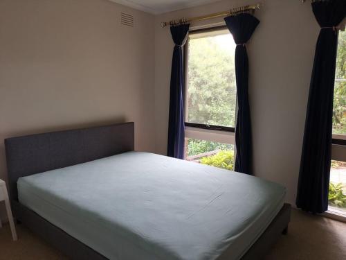 Quiet place in Knox close to the shopping centre