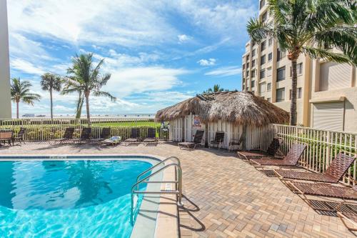 Sandarac A409 Gulf Front 2 Bedrooms Elevator Heated Pool Sleeps 4 - image 14