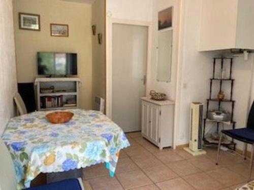 Appartement Amélie-les-Bains-Palalda, 2 pièces, 2 personnes - FR-1-703-15