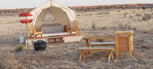 . Tentrr Signature Site - Furnished Stunning Painted Desert Camping on Route 66 - Serenity