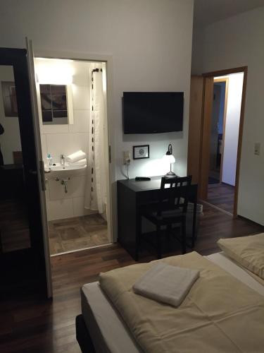 room detail thumbnail 1