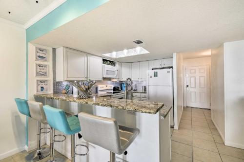 North Myrtle Beach Condo with Balcony Walk to Beach