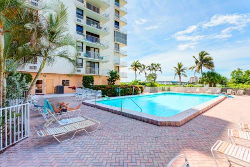 Lovers Key Beach Club PH4, 1 Bedroom, Heated Pool, Sleeps 4, Penthouse