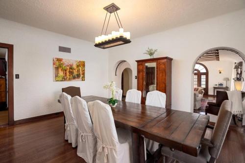 New! Spanish Gem-HotTub-Pool-Mins to River Walk in San Antonio, USA