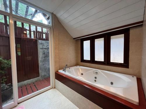 Green Papaya Beach Resort, Koh Phangan
