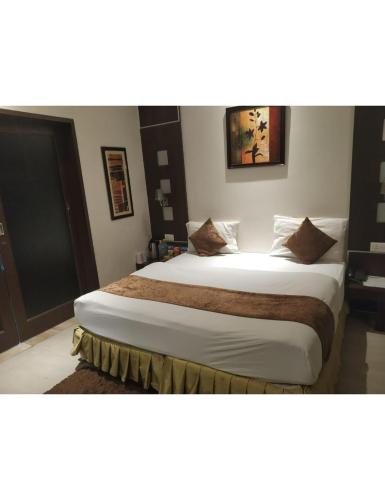 HOTEL D grand, Bareilly