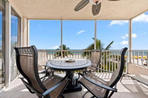 Estero Island Beach Villas 304 Sleeps 6 2 Bedrooms Gulf Front Heated Pool - image 2
