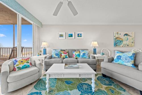 Estero Island Beach Villas 304 Sleeps 6 2 Bedrooms Gulf Front Heated Pool - image 6
