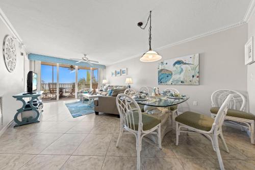 Estero Island Beach Villas 304 Sleeps 6 2 Bedrooms Gulf Front Heated Pool - image 6