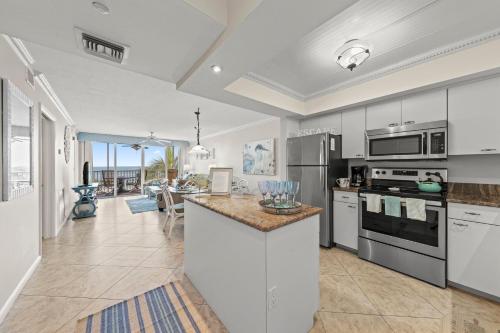 Estero Island Beach Villas 304 Sleeps 6 2 Bedrooms Gulf Front Heated Pool - image 8