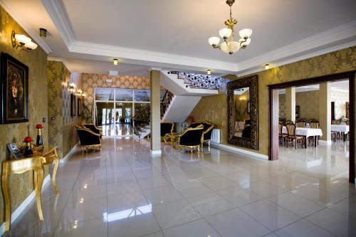 Vestabils, Hotel Millenium in Gora Motyczna