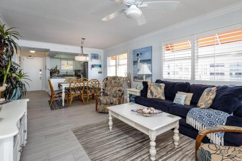 Estero Island Beach Villas 401 2 Bedrooms Beach Front WiFi Sleeps 6 - image 7