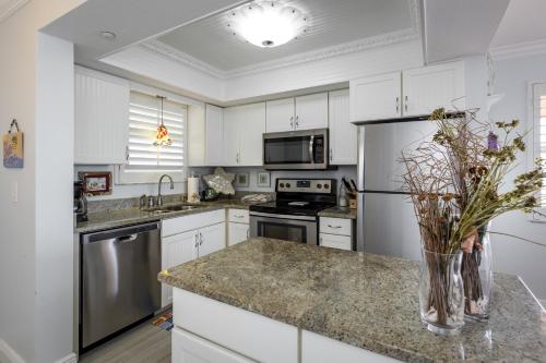 Estero Island Beach Villas 401 2 Bedrooms Beach Front WiFi Sleeps 6 - image 12