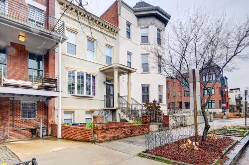 WFH Friendly DC Home Near Capitol and White House! in Washington, USA