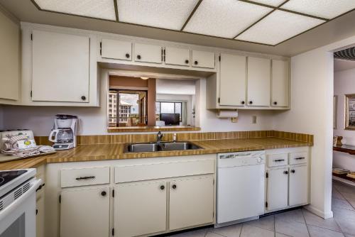 Sandarac B704 Gulf Front 2 Bedrooms Sleeps 6 Heated Pool Elevator - image 10