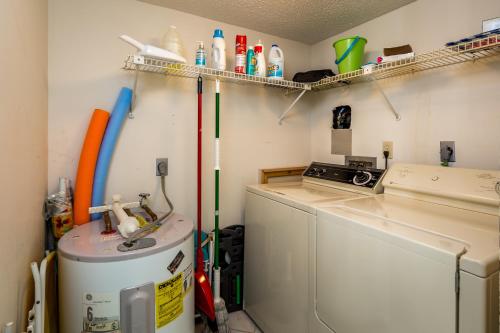 Sandarac B704 Gulf Front 2 Bedrooms Sleeps 6 Heated Pool Elevator - image 13