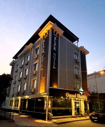 Grand Black Hotel