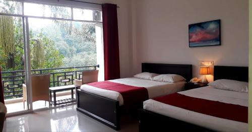 2 queen beds