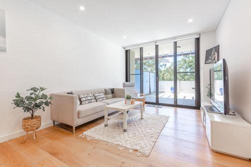 Contemporary 3BD Penthouse near Chatswood in Hunters Hill