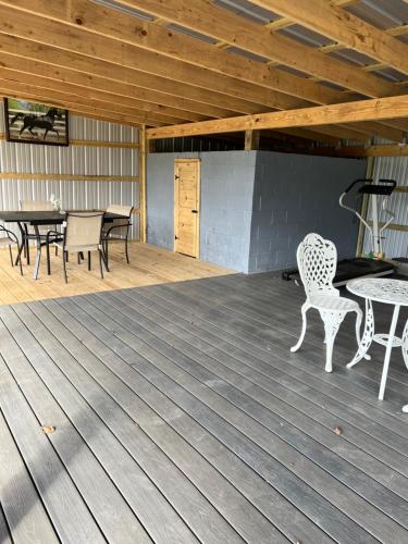 Getaway Country Cottage -Entire House w/ Fireplace thumb 3