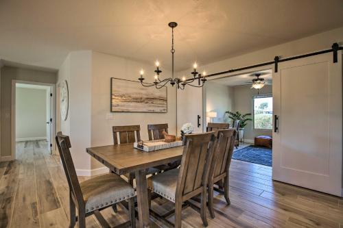Putting Green, Community Perks Sun City West Home in 太陽城