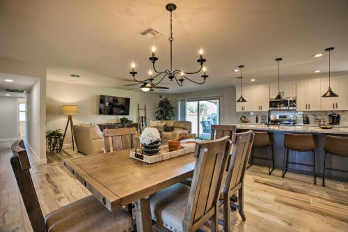 Putting Green, Community Perks Sun City West Home in 太陽城