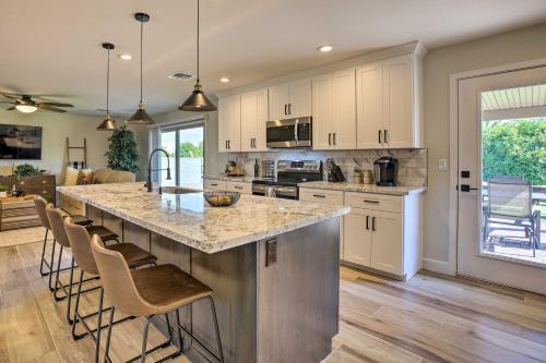 Putting Green, Community Perks Sun City West Home in 太陽城