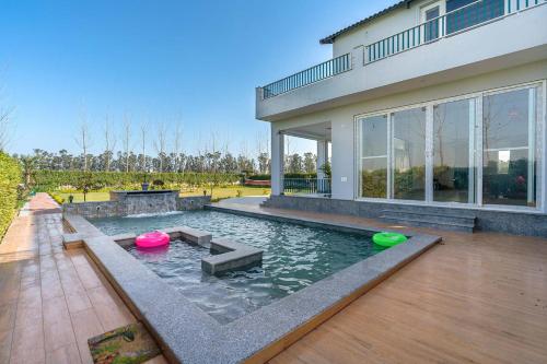 StayVista at Colour Bloom - Luxury Farm Stay, Karnal, Bidauli