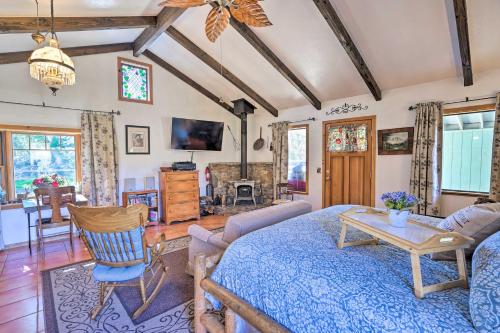 Cozy Story Book Barn Cottage with Scenic View in Julian, USA