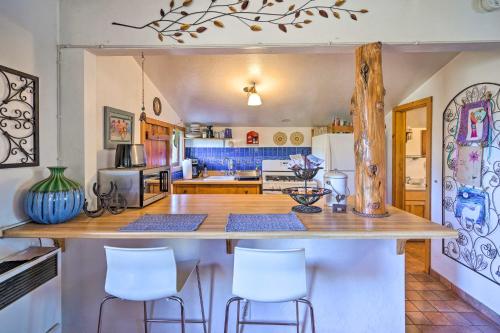 Cozy Story Book Barn Cottage with Scenic View in Julian, USA