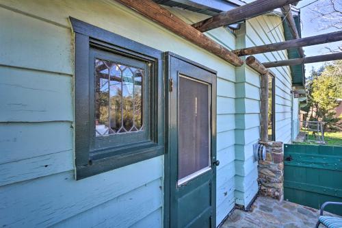 Cozy Story Book Barn Cottage with Scenic View