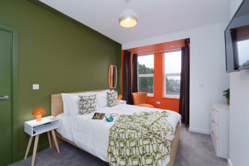 Apartment Two - private car park, comfortable and well equipped - by Ocean City Retreats