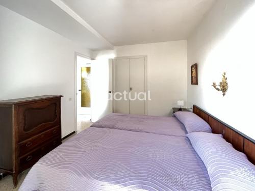 One-Bedroom Apartment image 9