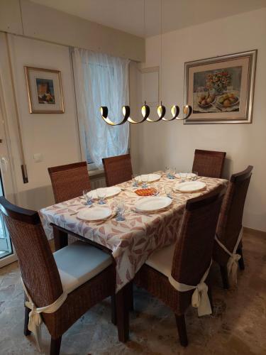Two-Bedroom House image 4