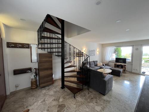 Two-Bedroom House image 3