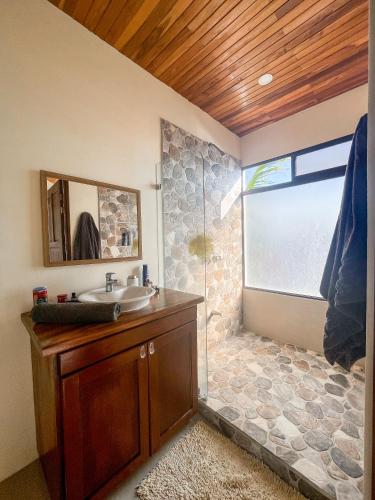 One-Bedroom Apartment image 3