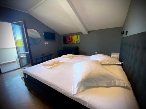 2 bedrooms, 2 beds