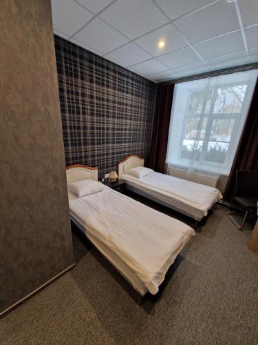 2 twin beds