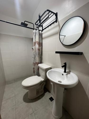 Bathroom, HappyNest Hostel Cebu near Basilica Minore del Santo Niño