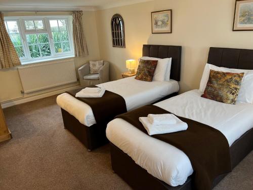 2 twin beds