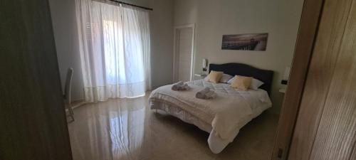 1 king bed, 1 twin bed, 1 sofa bed