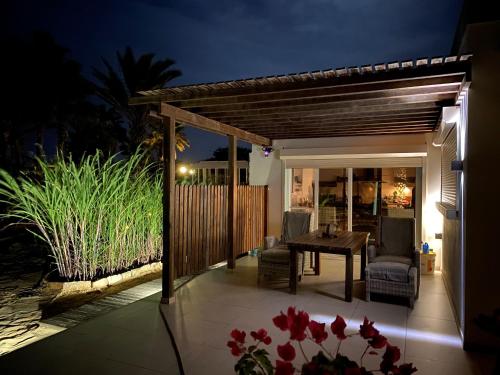 Einrichtungen, Vila Mare - Praia de Chaves frontline in Rabil