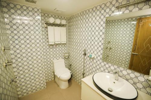 room detail thumbnail 2