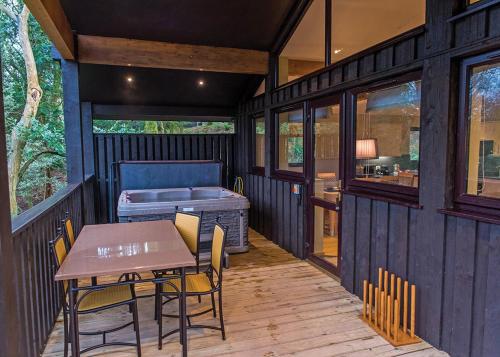 Brockwood Hall Lodges