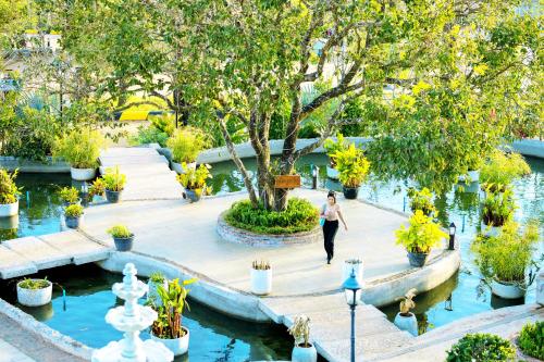 KNN Luxury Hill