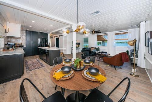 Reel Retreat in ทาร์ปอน สปริงส์ (เอฟแอล)