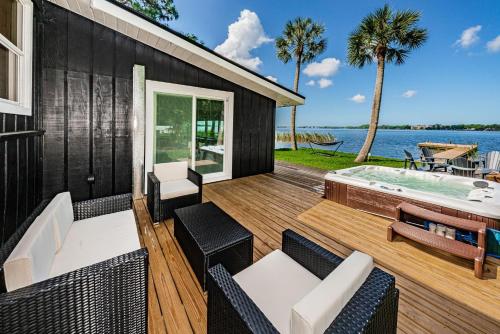 Reel Retreat in ทาร์ปอน สปริงส์ (เอฟแอล)