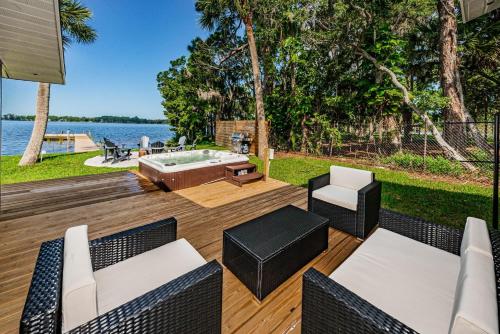 Reel Retreat in ทาร์ปอน สปริงส์ (เอฟแอล)