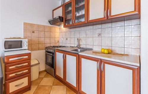  Two-Bedroom Apartment in Peroj in Peroj